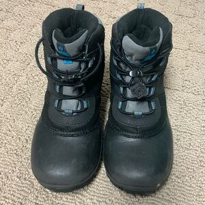 Columbia snow boots size 3
